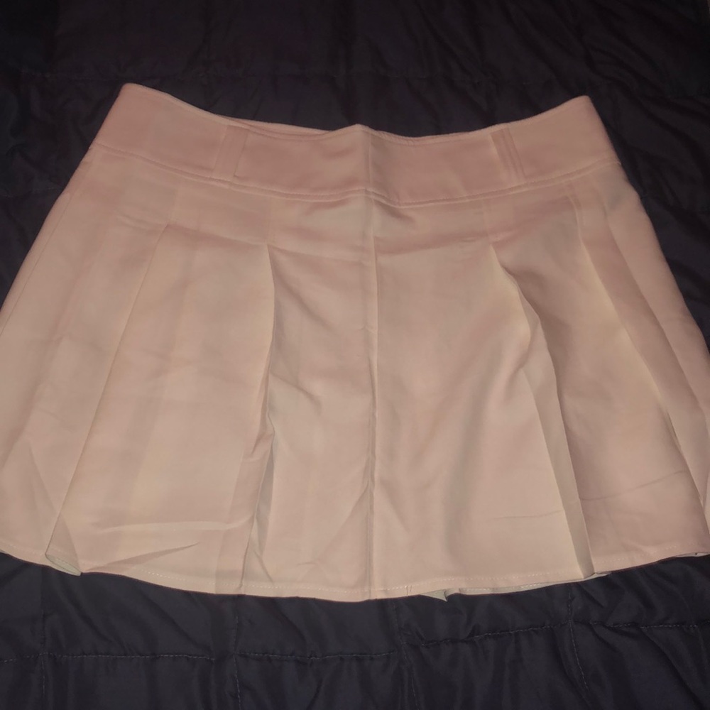 XXL white skirt with belt hoops.